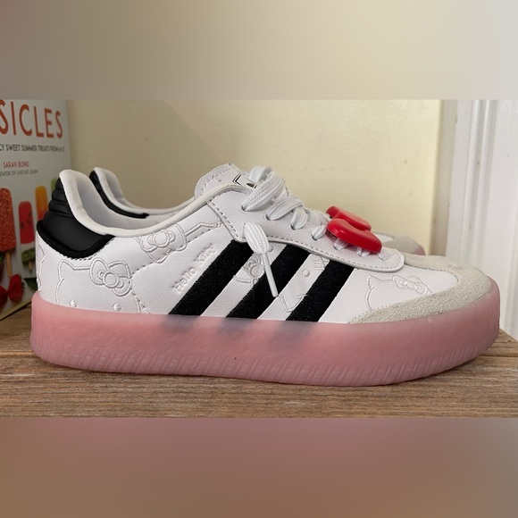 Adidas Original Sambae Hello Kitty - Women’s - Size: 6 - White and Pink Sneakers - Picture 5 of 10